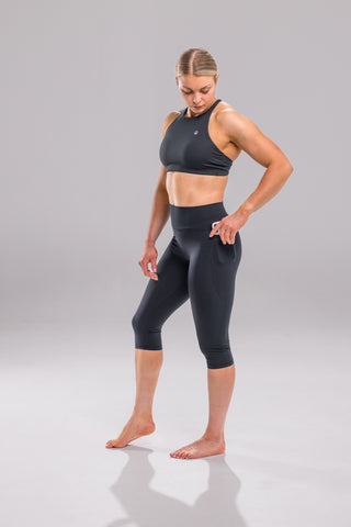 Stride Capri Tight w pockets - Black
