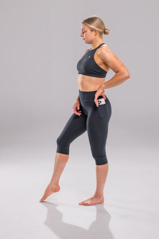Stride Capri Tight w pockets - Black