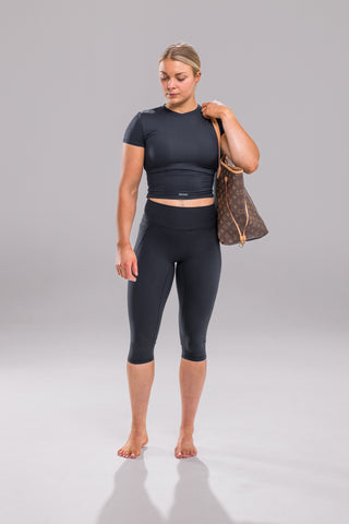 Stride Capri Tight w pockets - Black