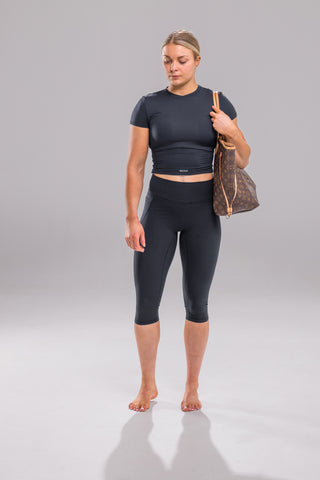 Stride Capri Tight w pockets - Black